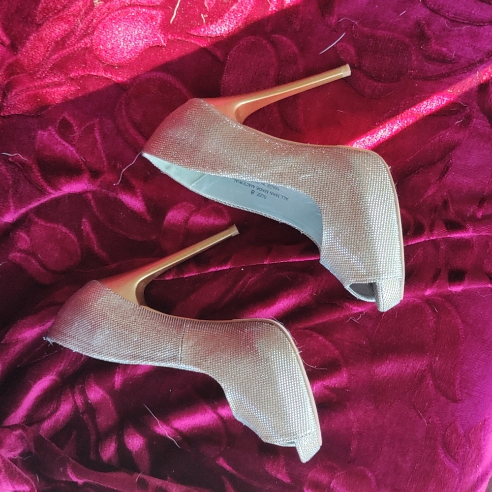 Restricted Heels size 8